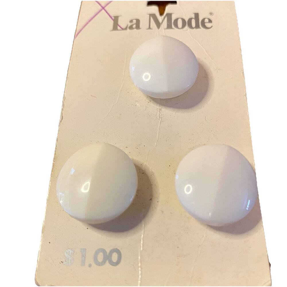 4 Vintage Buttons White Shank 3/4” La Mode Plastic Original Card